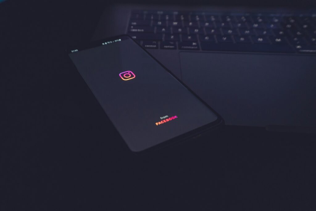 🧠 ¿La vida te tiene haciendo monólogos internos? Ven, desahógate con alguien que sí te escucha (y no eres tú en la ducha). Un espacio seguro, sin juicios, solo buena vibra.